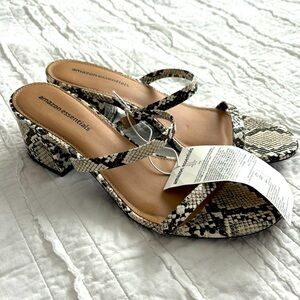 Amazon essentials sandals NWT